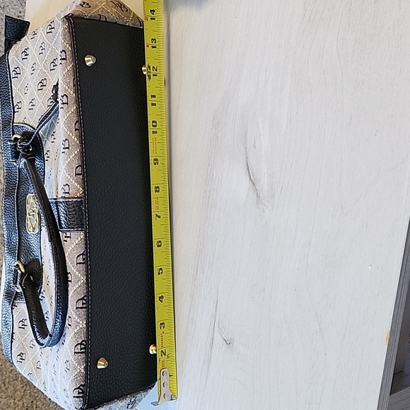 HP💫 Dooney & Bourke Handbag - Picture 10 of 13